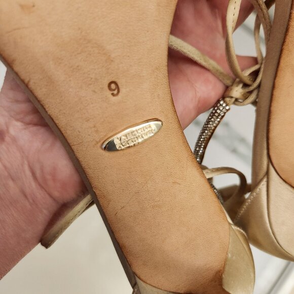 Badgley Mischka Very Pale Gold/Cream Embellished Sandals. NWT. Size 6 - Picture 11 of 13